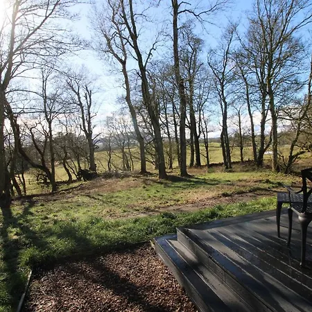 Ruecroft, Holiday home *