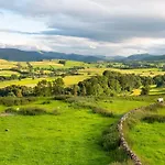 Ruecroft, An Eco & Dog Friendly With A Hot Tub, 10 Minutes From Ullswater Penruddock